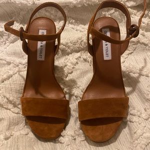 ✨Chelsea & Violet Brown suede heels✨ NEVER WORN.